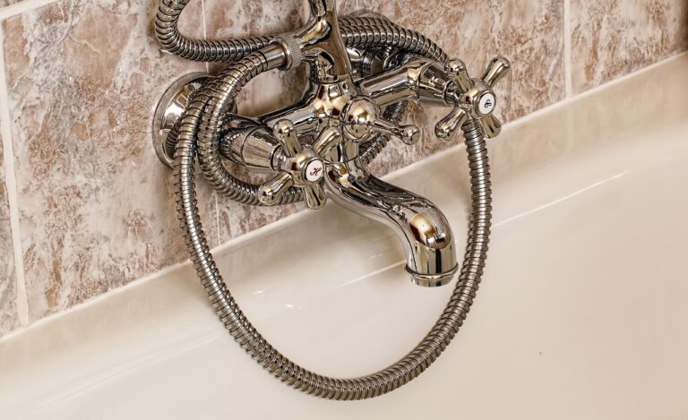 Come sbiancare i sanitari ingialliti: ecco il rimedio della nonna