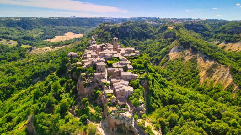 Questo borgo medievale è il più misterioso d'Italia: ecco la sua storia