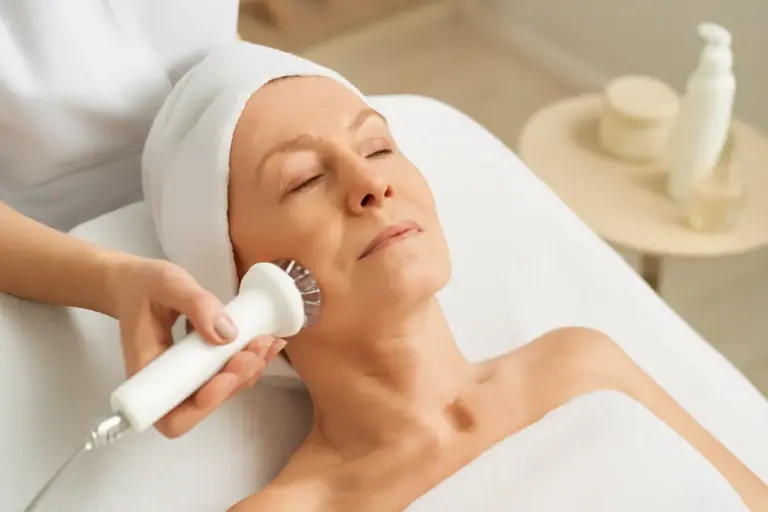 Cosa aspettarsi da un trattamento spa viso anti-età? L’efficacia dei protocolli avanzati spiegata semplice